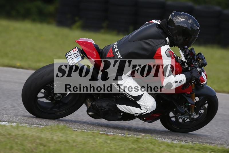 /Archiv-2024/29 12.06.2024 MOTO.CH Track Day ADR/Gruppe blau/71